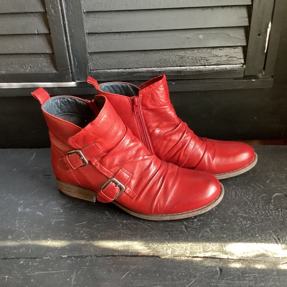 MIZ MOOZ RED LEATHER SASSY CUTE ANKLE BOOTS 9 - Picture 3 of 6